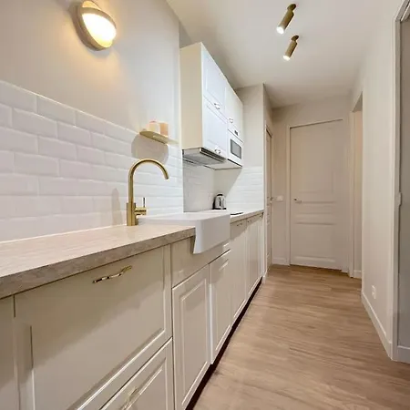 Newly Renovated 2 Bedroom