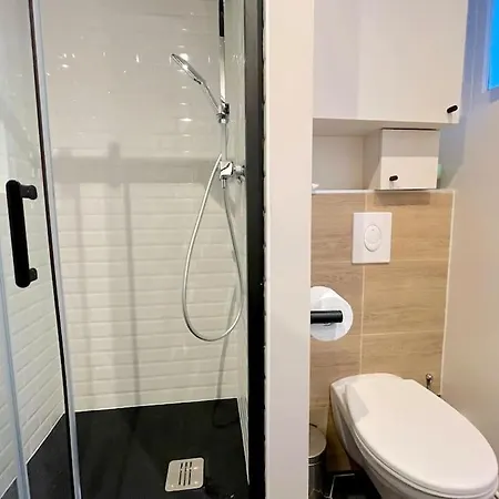 Apartment Newly Renovated 2 Bedroom *