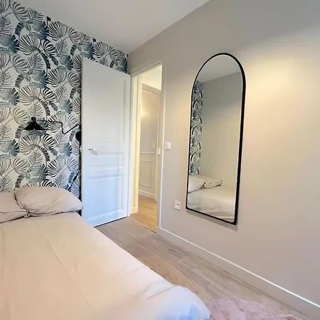 Newly Renovated 2 Bedroom *