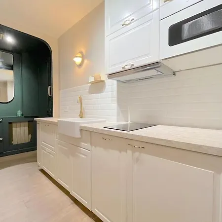 Newly Renovated 2 Bedroom Apartment Paris
