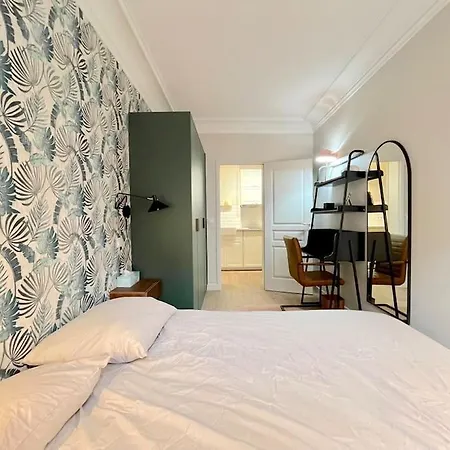 Apartment Newly Renovated 2 Bedroom Paris